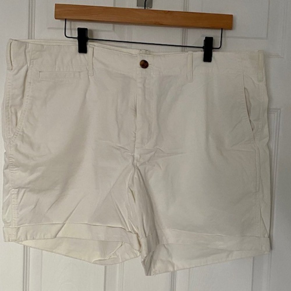 Women's Plus size White Gap Chino Shorts; size 20; 5 pocket style
